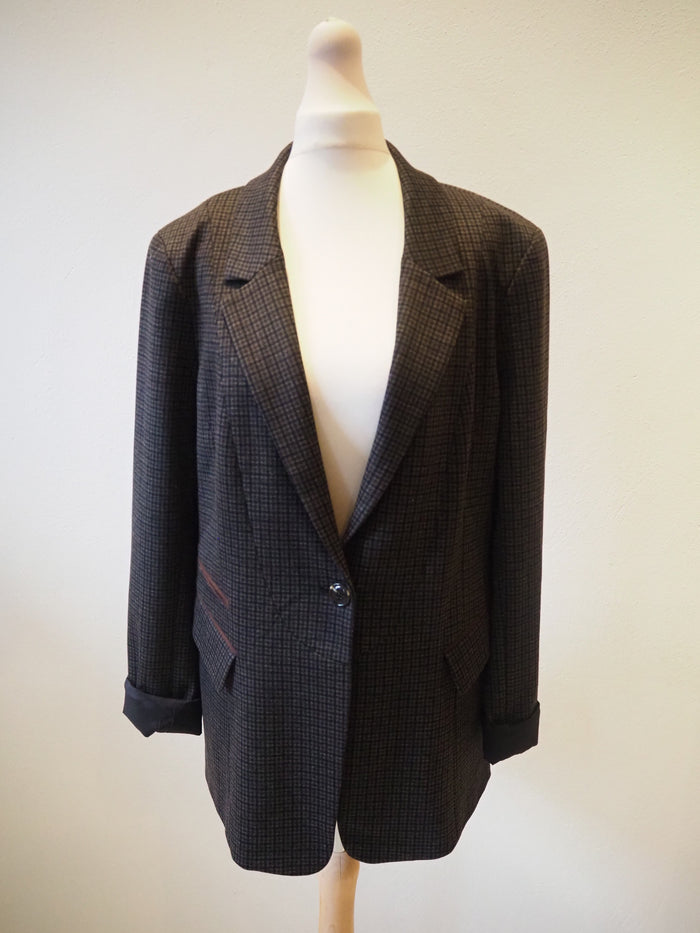 Le Chateau Check Blazer Medium