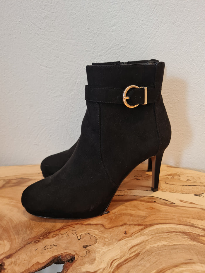 Linea Black Ankle boots 6