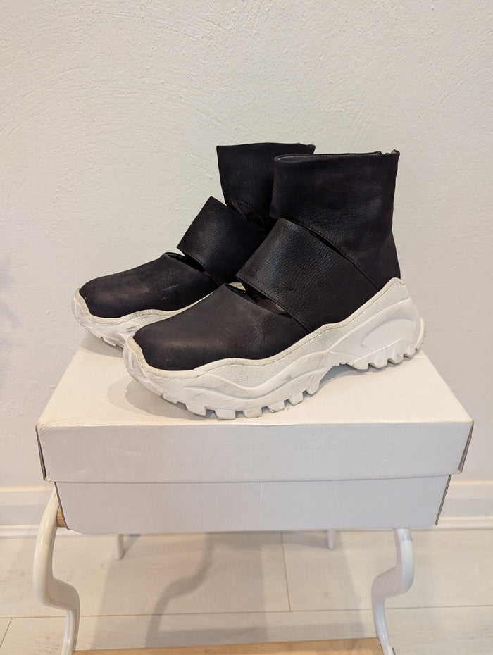 Lofina Cutout Platform Trainers 5 RRP £316