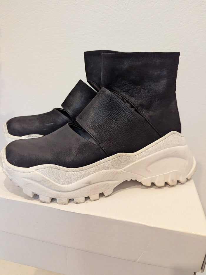 Lofina Cutout Platform Trainers 5 RRP £316