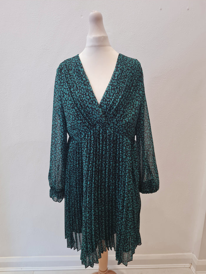 Lovie & Co Green & Black Pleated Dress Size L