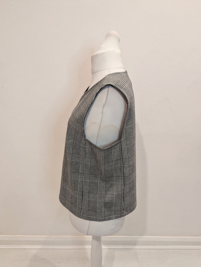 Madeleine Black/White check top 16