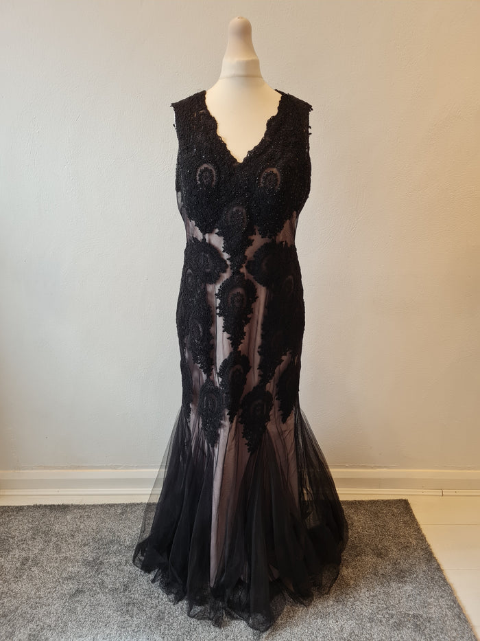 Masacara Pour Lafemme Black/nude beaded evening dress Size 16
