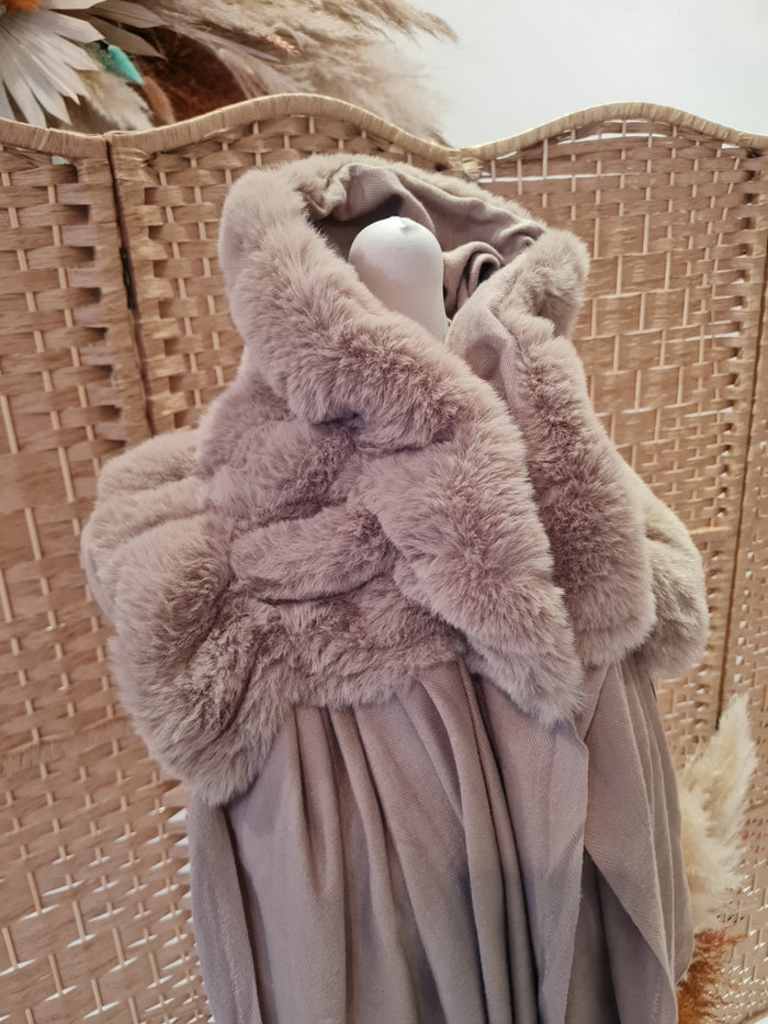 Moda Taupe fur scarf New