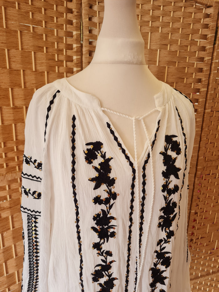 Monsoon white/black top M