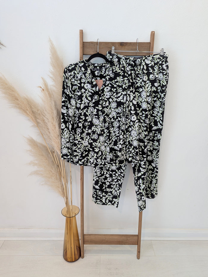 M&S Black Cream Flower 2 Piece 14R