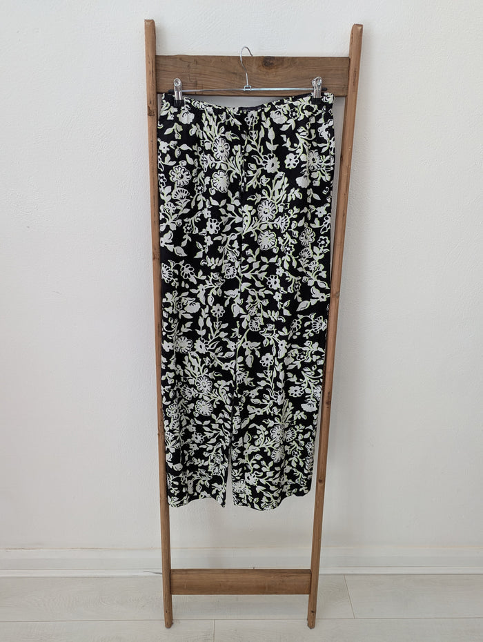 M&S Black Cream Flower 2 Piece 14R
