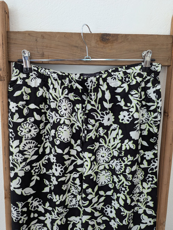 M&S Black Cream Flower 2 Piece 14R