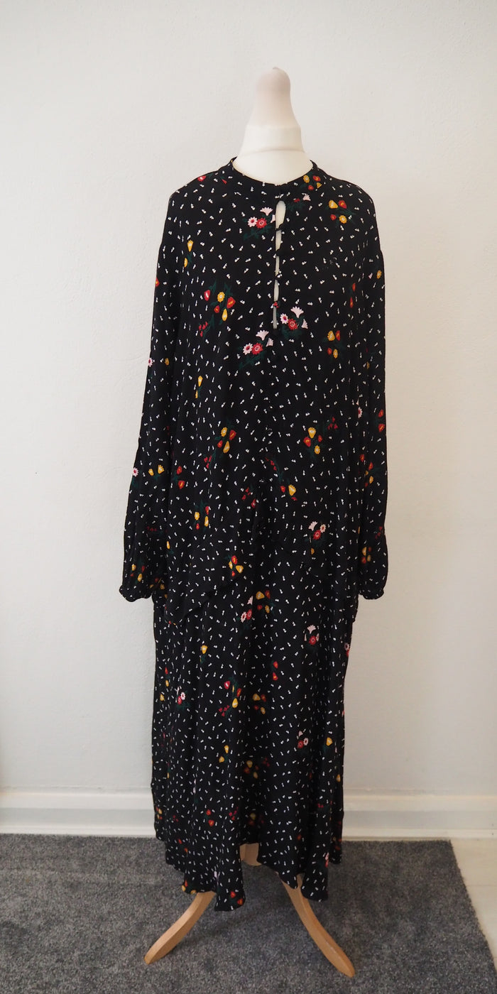 M&S Black Floral Detail Maxi 12