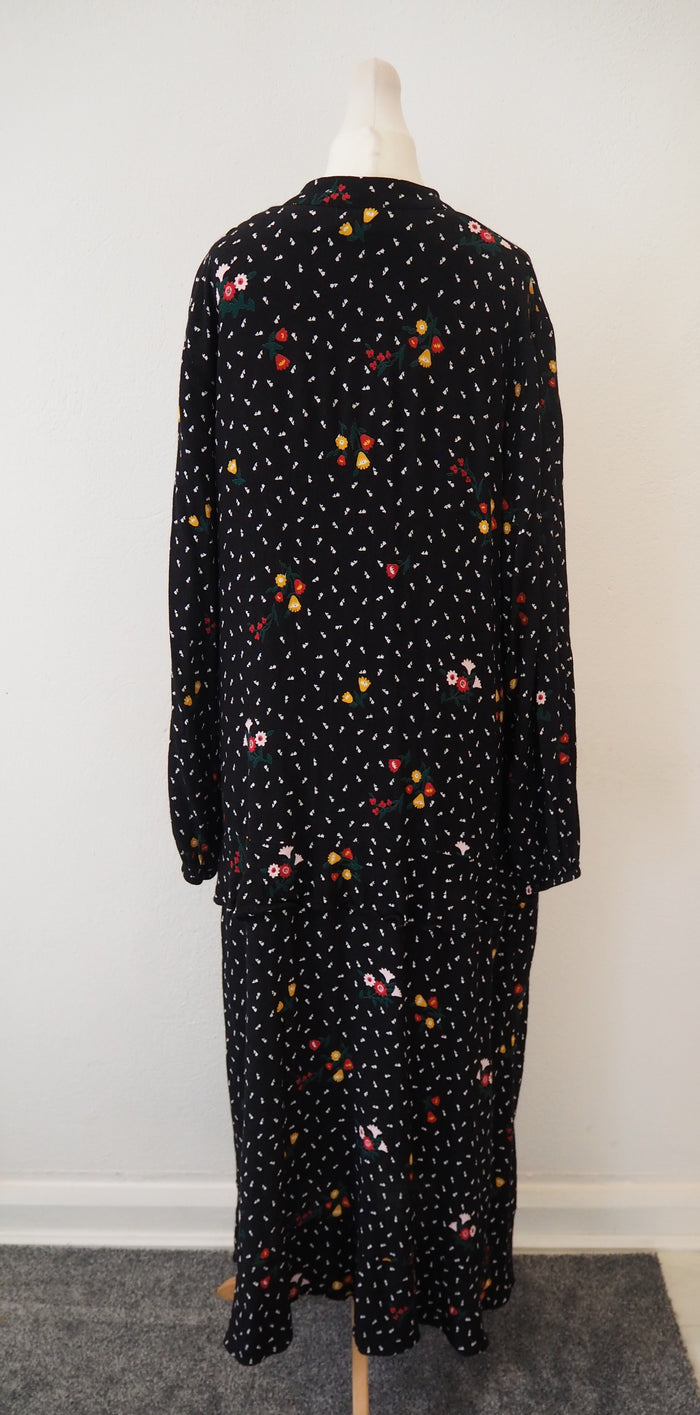 M&S Black Floral Detail Maxi 12