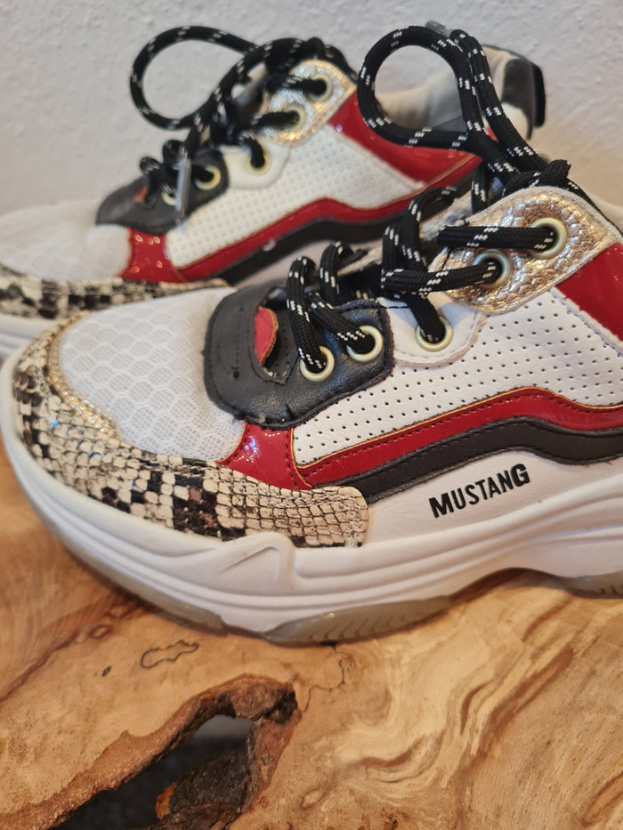 Mustang Trainers Size 3