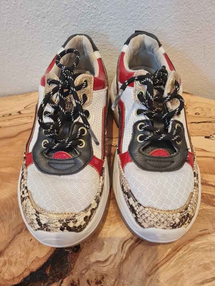 Mustang Trainers Size 3