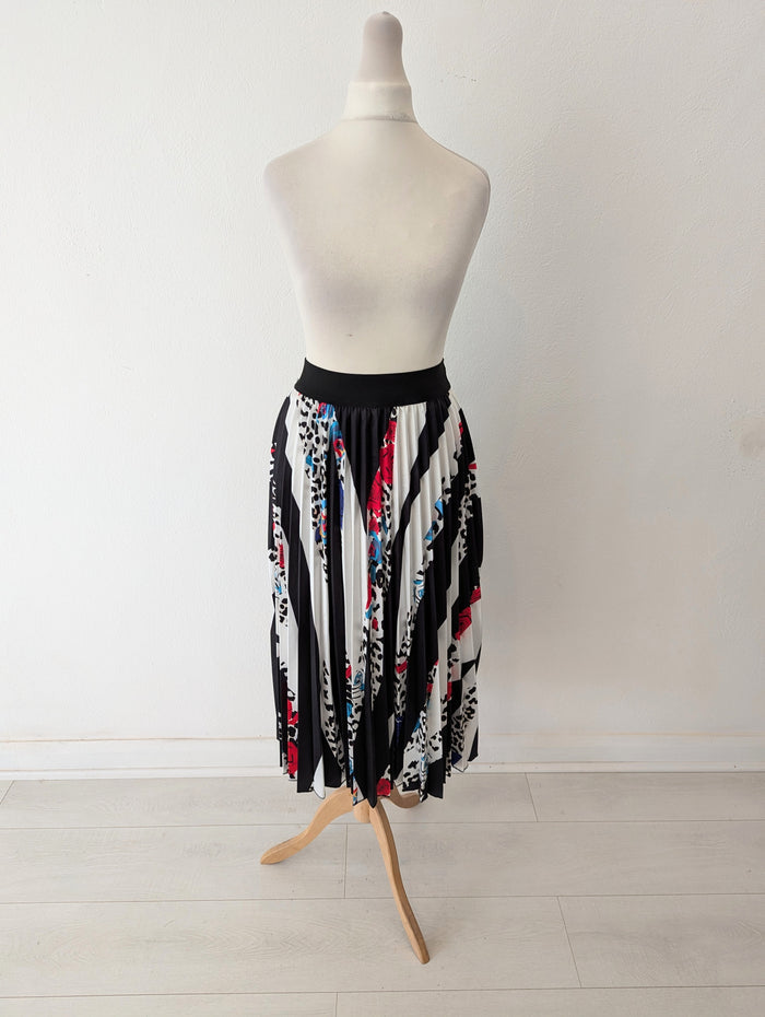 My Sisters Closet Black/White Multi Skirt S