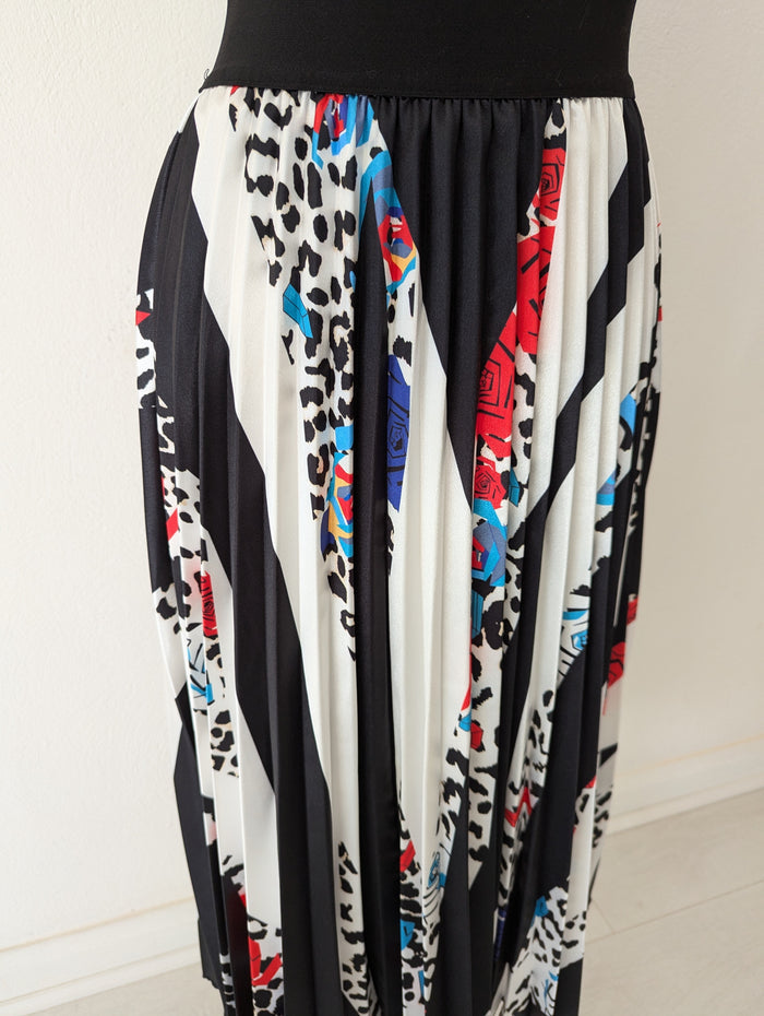 My Sisters Closet Black/White Multi Skirt S