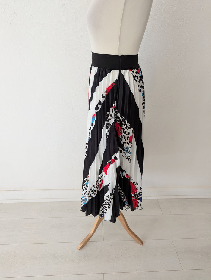 My Sisters Closet Black/White Multi Skirt S