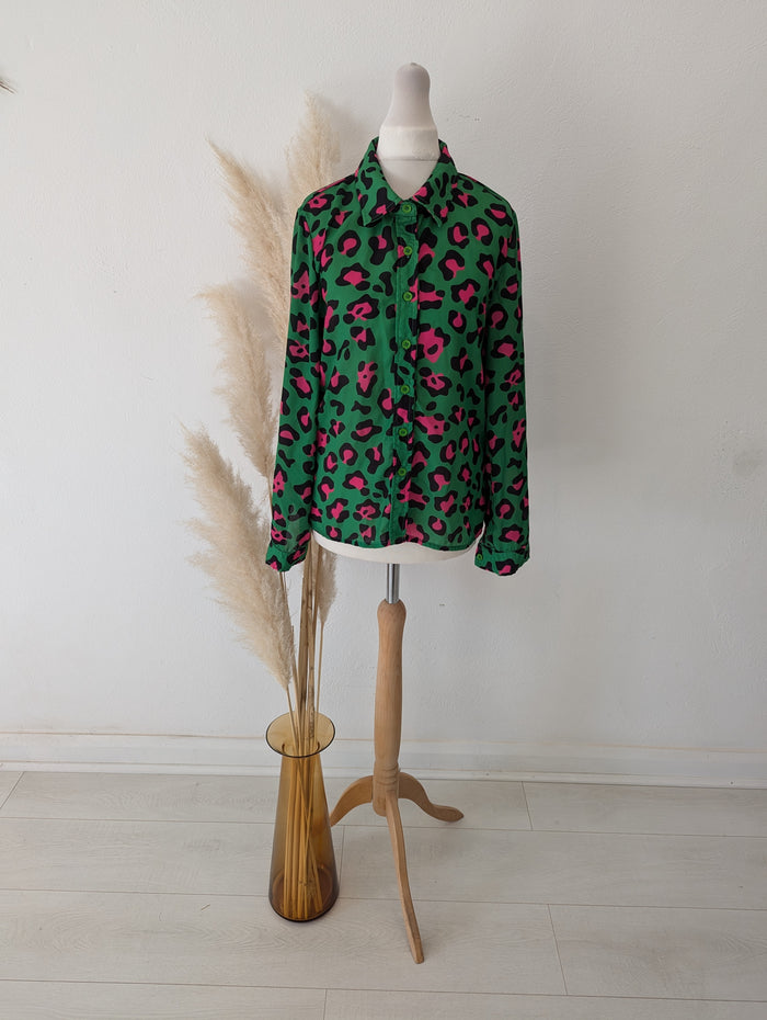 My Sisters Closet Green Animal Shirt 10