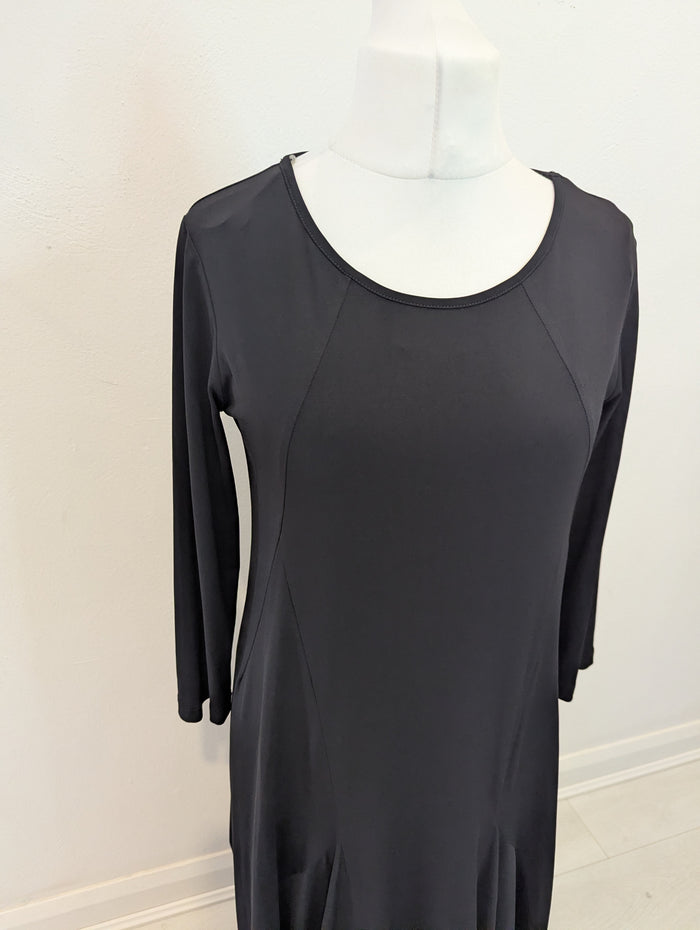 Naya Black Dip Hem Maxi L