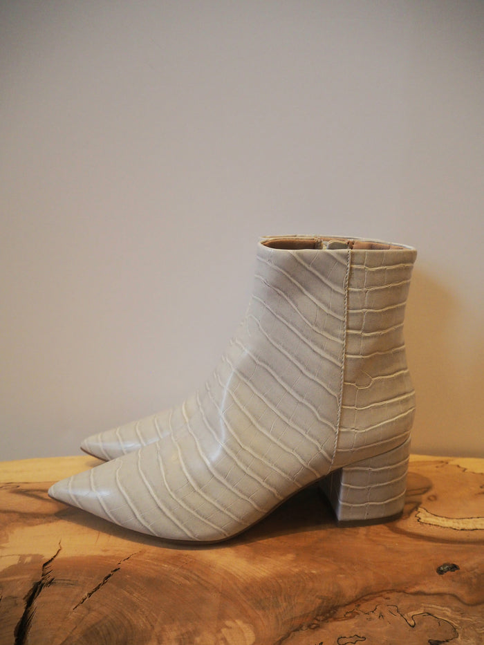 New Look grey boots 5