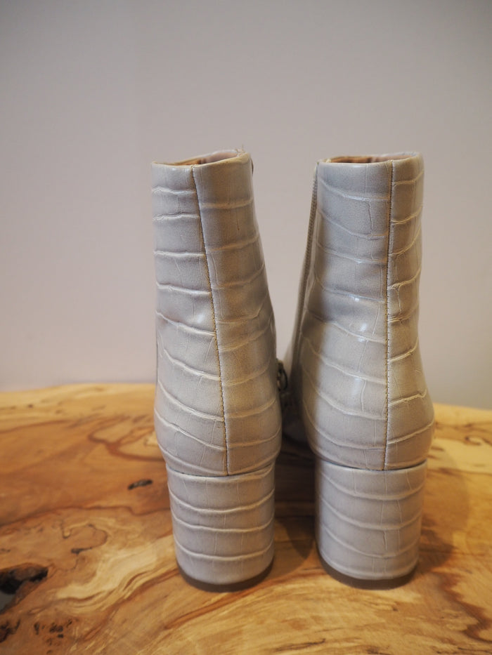 New Look grey boots 5