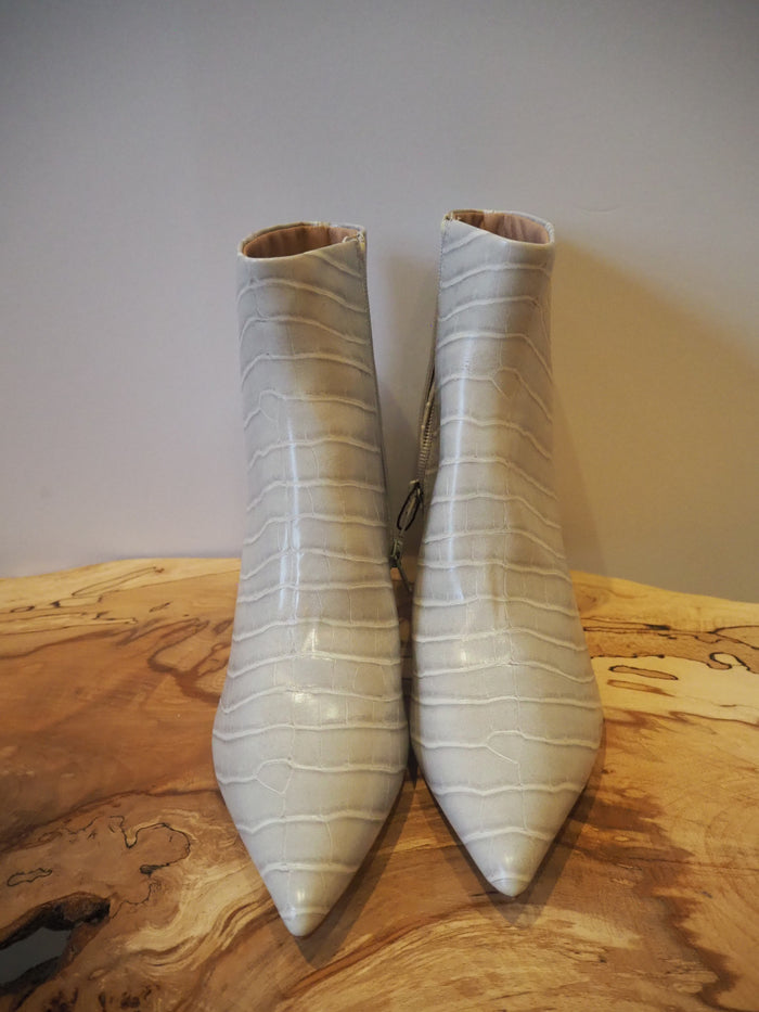New Look grey boots 5