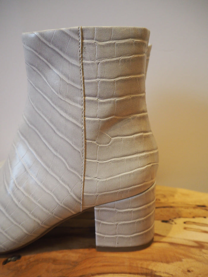 New Look grey boots 5