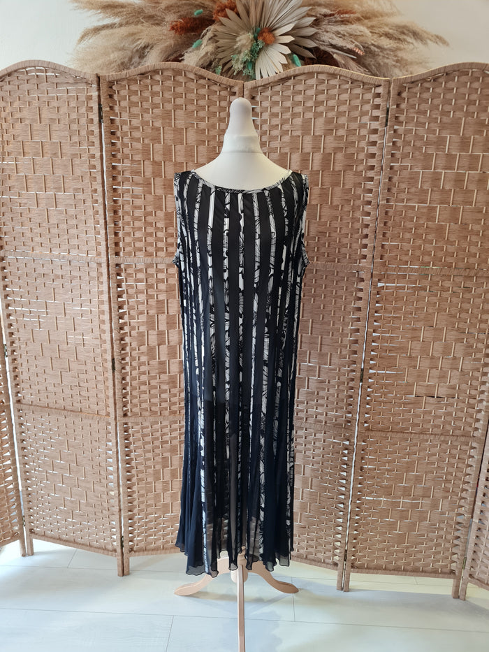 No Label Black/White Trapeze Cover Up Size 14
