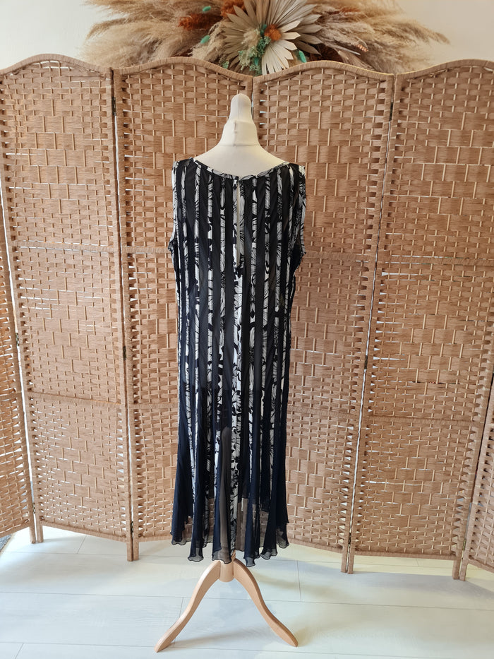 No Label Black/White Trapeze Cover Up Size 14