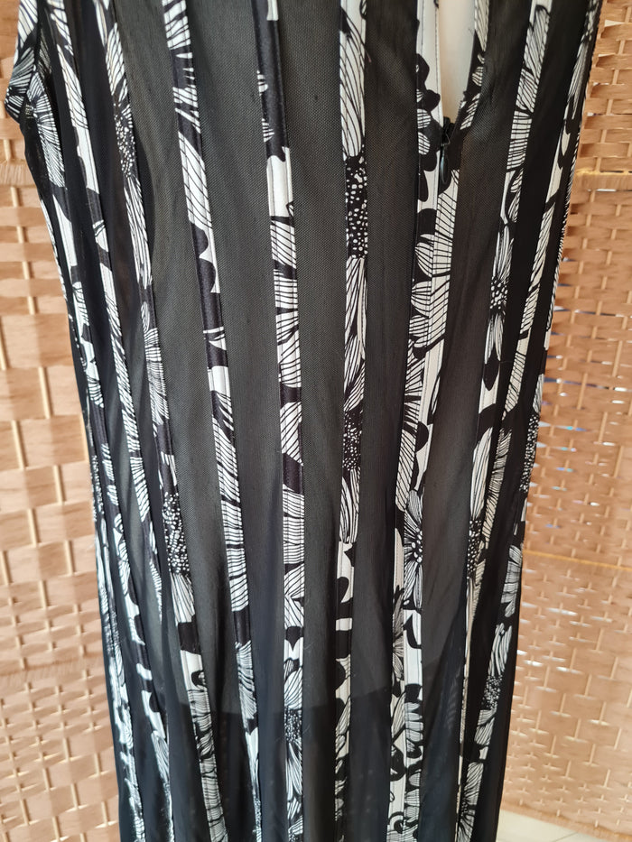 No Label Black/White Trapeze Cover Up Size 14