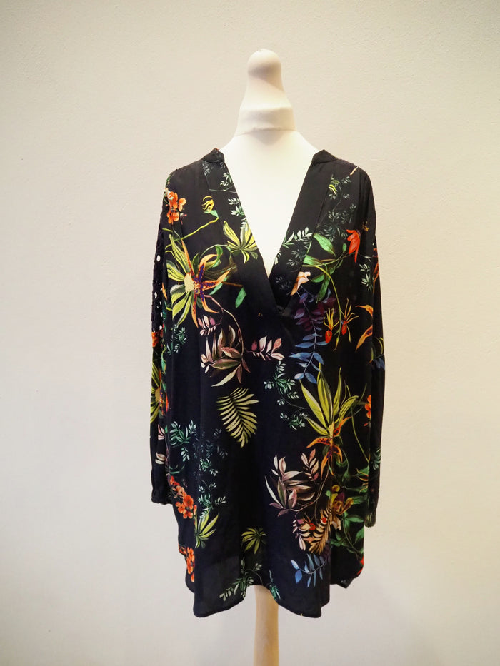 Oui Navy Floral Dipped Hem Tunic Size 14
