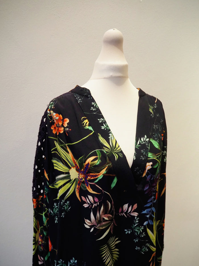 Oui Navy Floral Dipped Hem Tunic Size 14