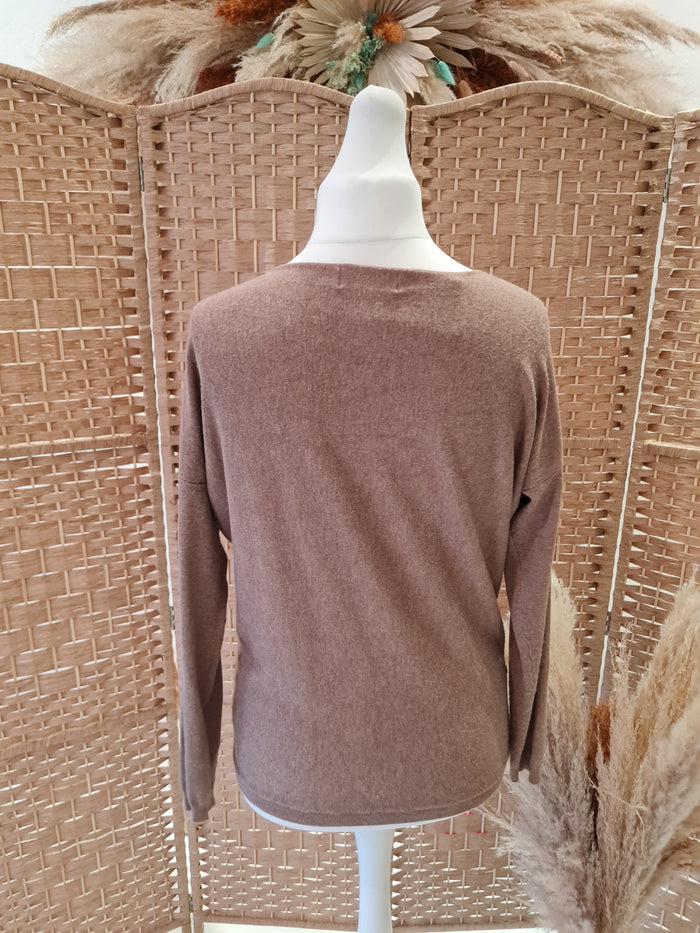 Papillonne camel skull detail jumper M