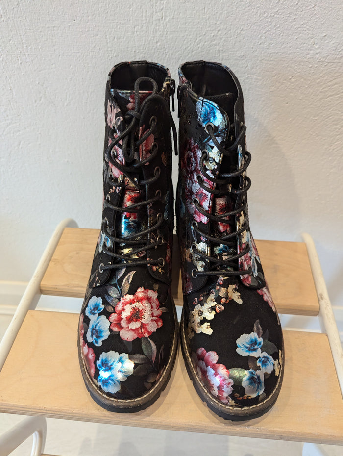 Pavers Floral Boots 7 New