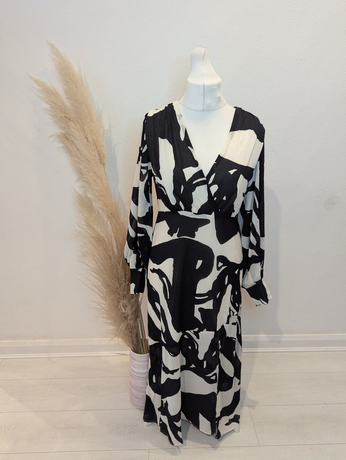 Pretty Lavish Black & White Maxi 12 NWT £88