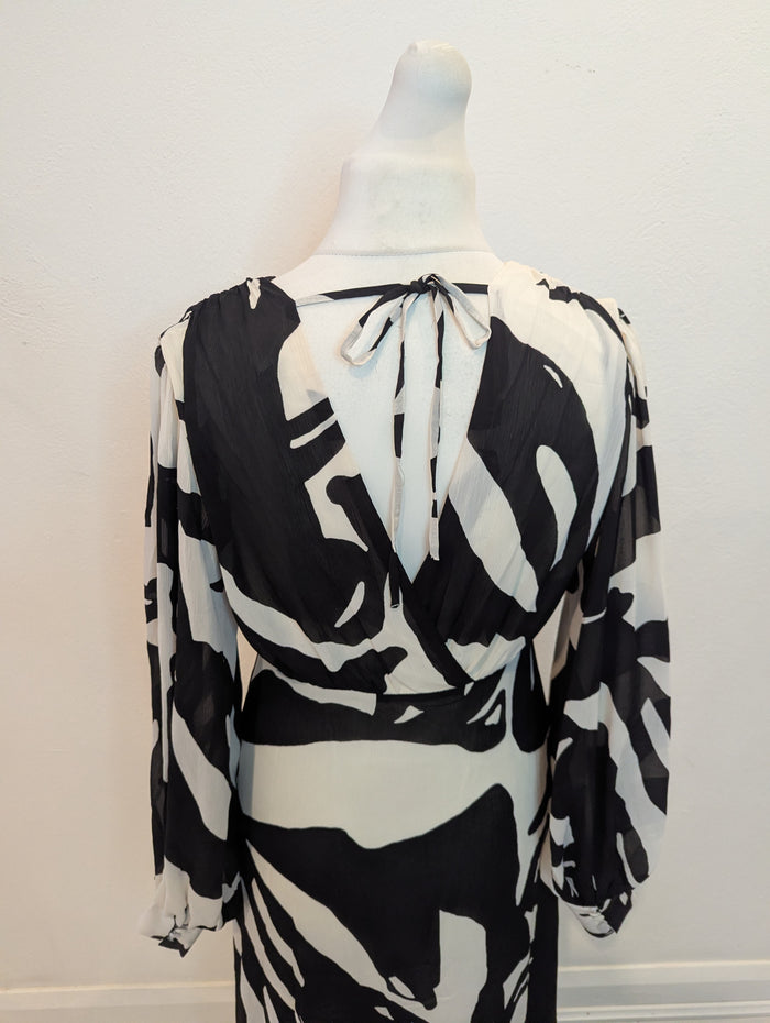 Pretty Lavish Black & White Maxi 12 NWT £88