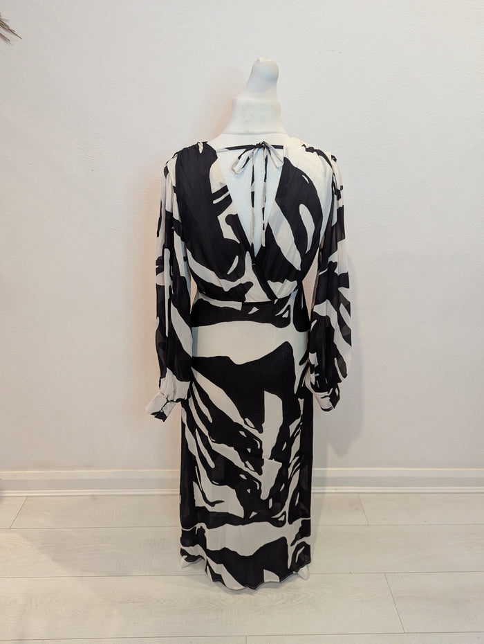 Pretty Lavish Black & White Maxi 12 NWT £88