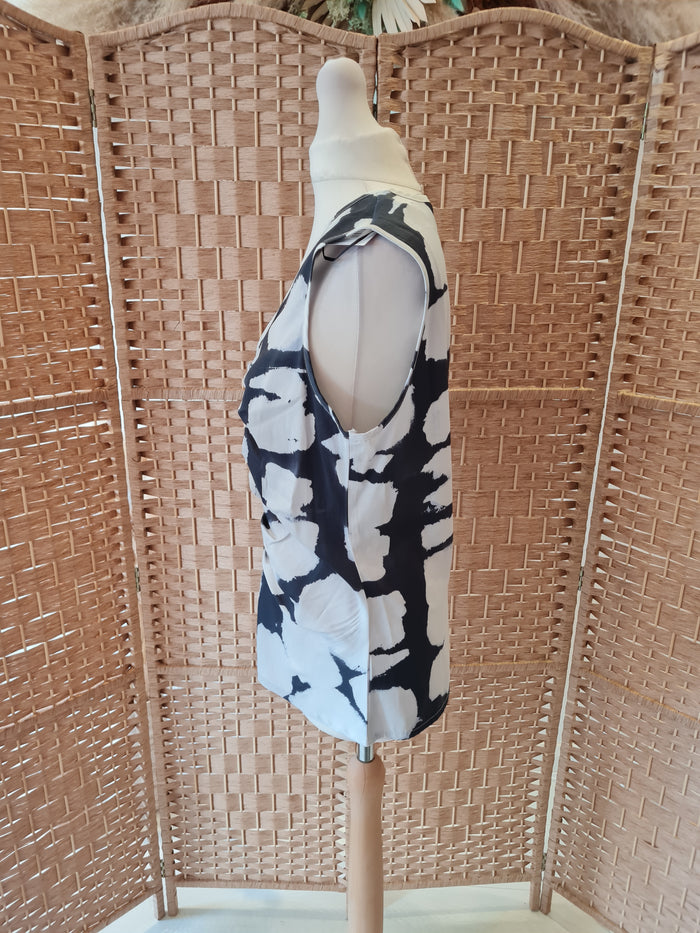 Pulz sleeveless top & trousers S