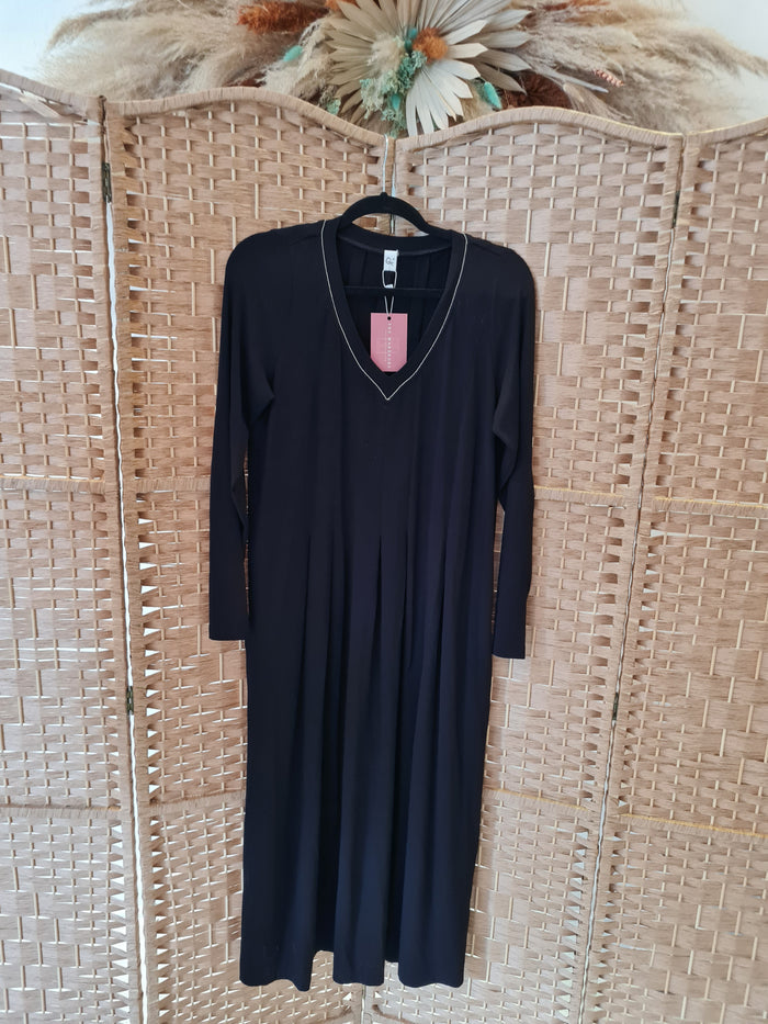 Que Black Diamonte V neck Dress 12