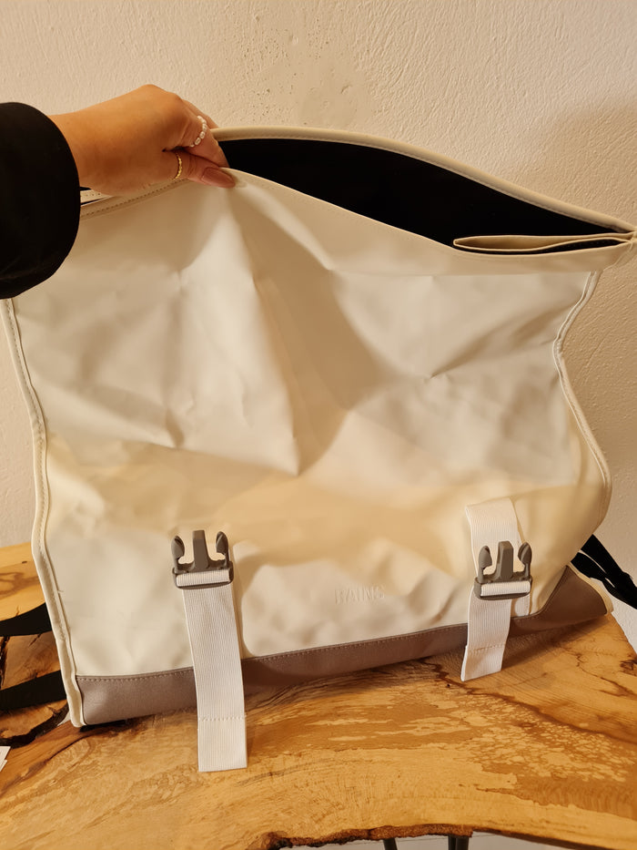 Rains Cream Duffle Bag New RRP £95