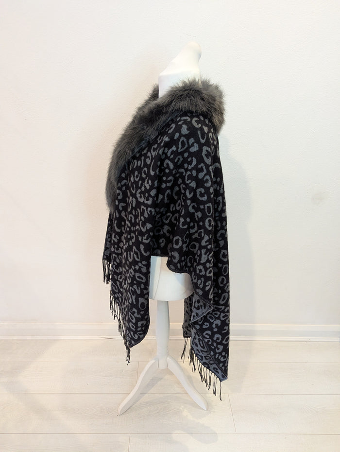 Rino & Pelle grey/ black fur collar shawl