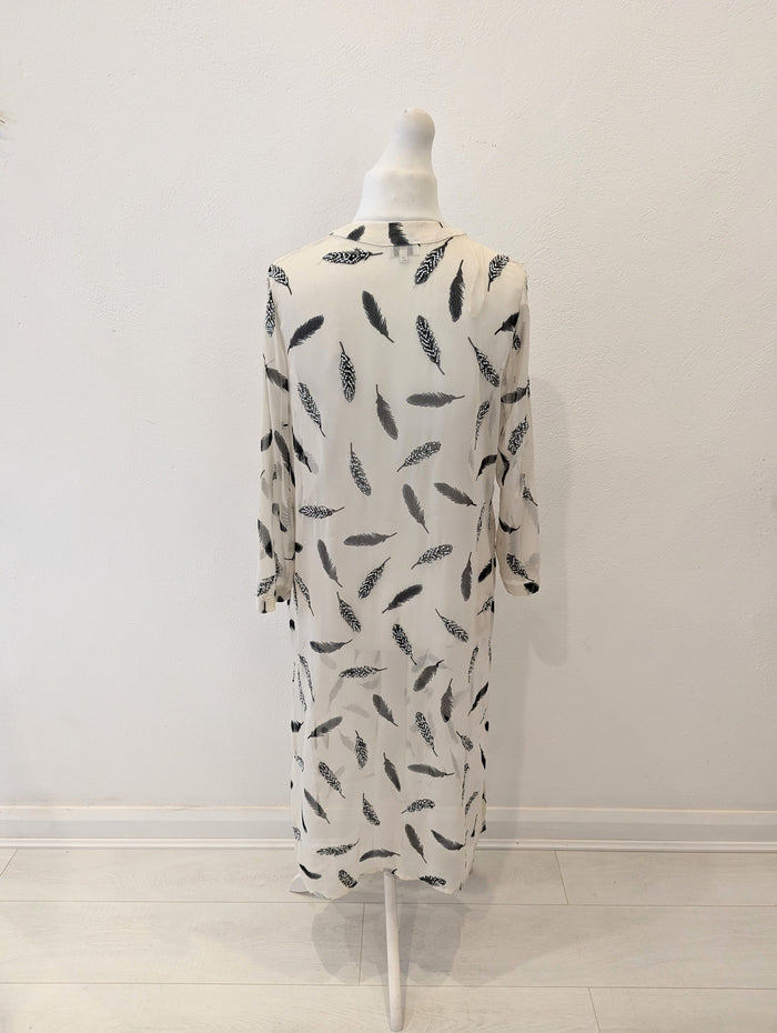 River Island Cream Beaded Coverup 10