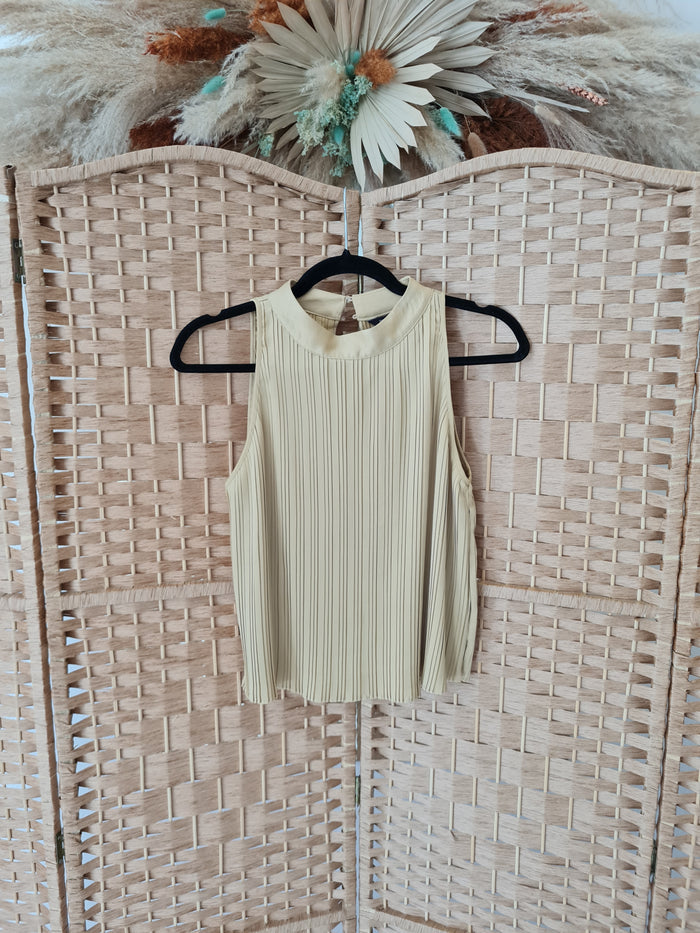 RW&Co Gold Pleated top M