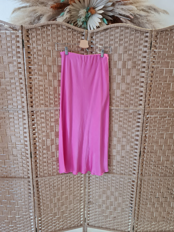 Satin slip skirt in fuchsia