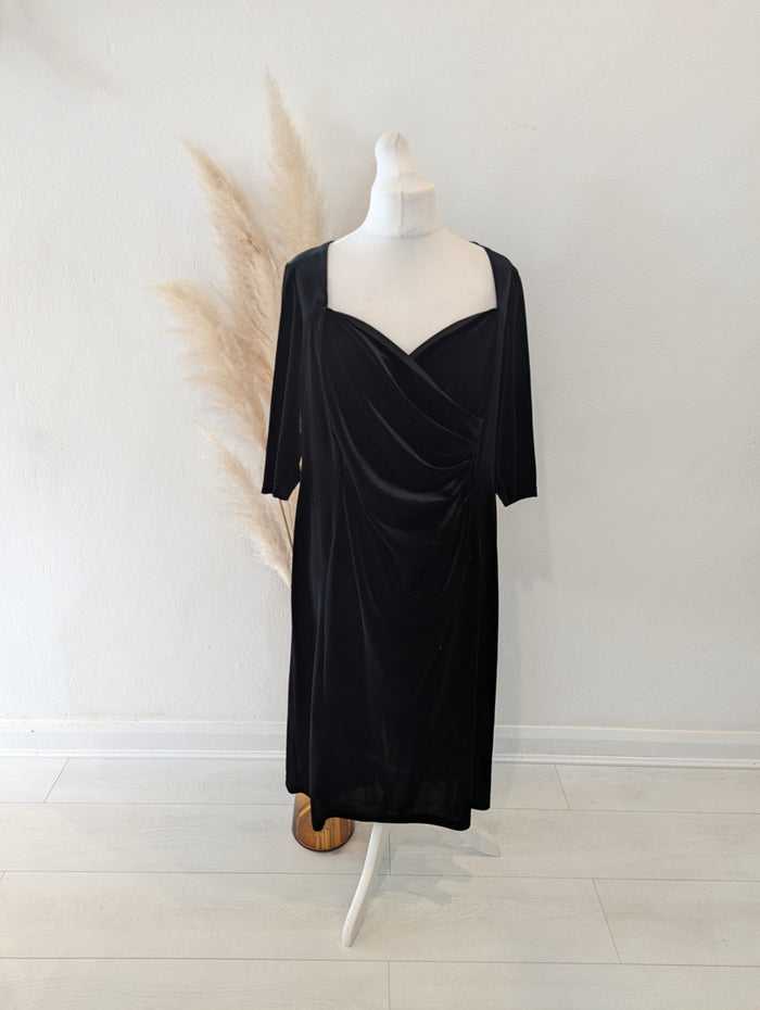 Scarlet & Jo Black Velvet Midi Dress Size 24 NWT RRP £50