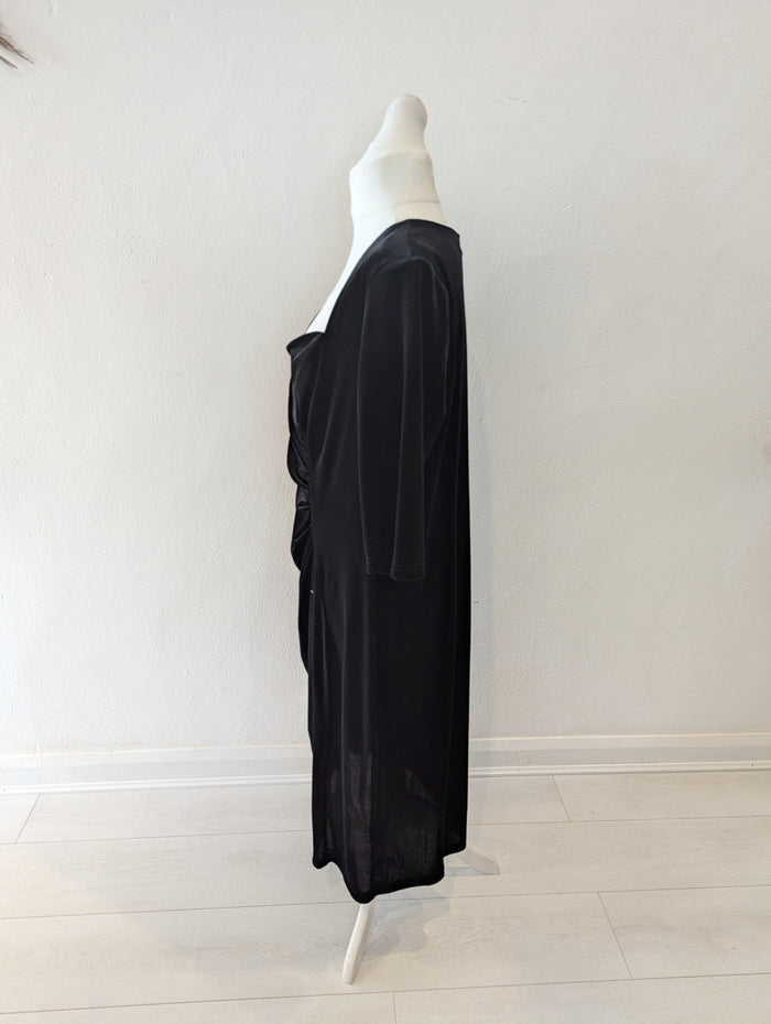 Scarlet & Jo Black Velvet Midi Dress Size 24 NWT RRP £50