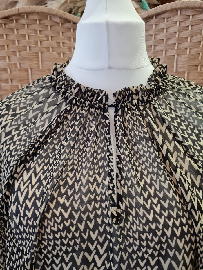 Second Female Black/Beige V Blouse XL