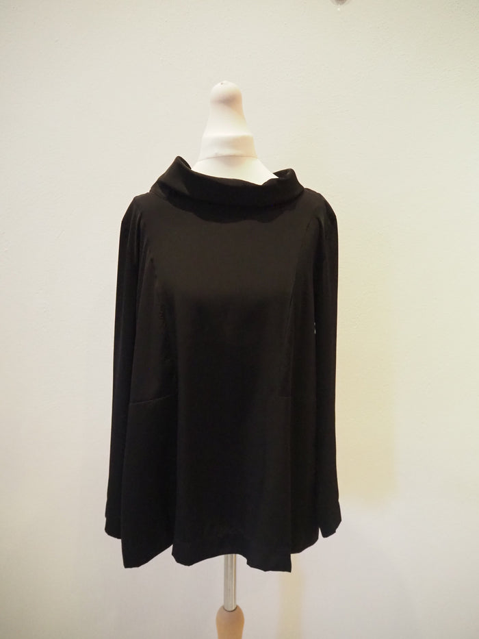 Siste's Black Blouse M