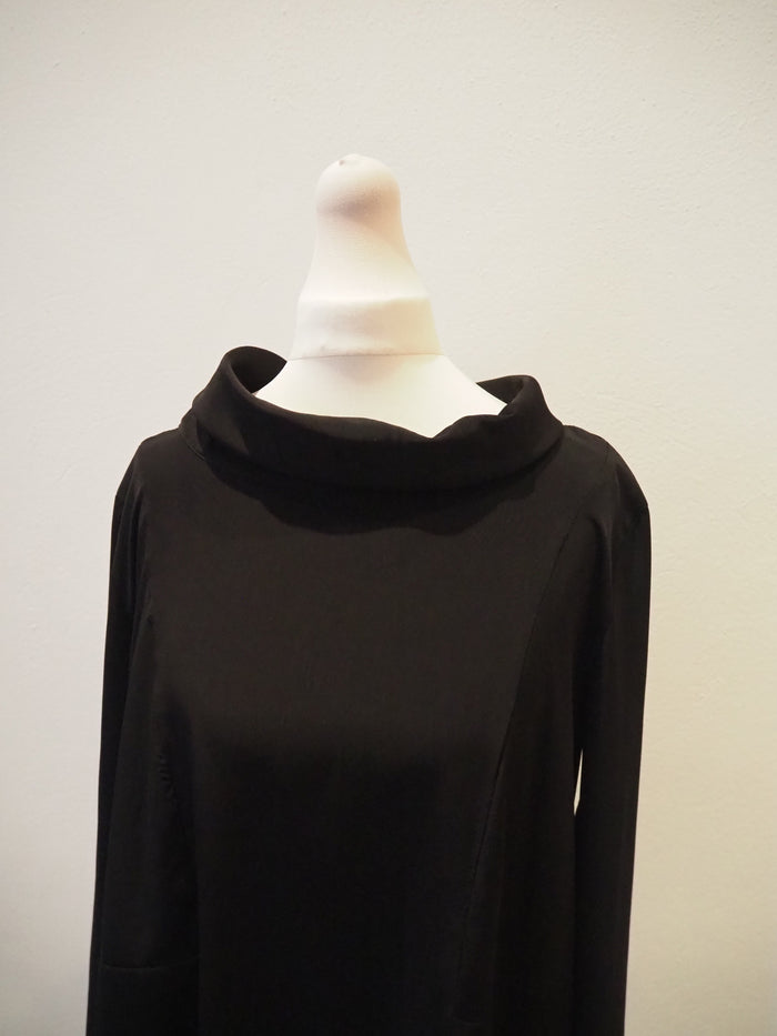 Siste's Black Blouse M