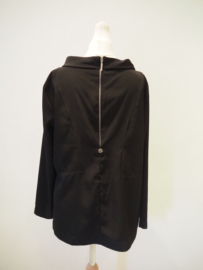 Siste's Black Blouse M