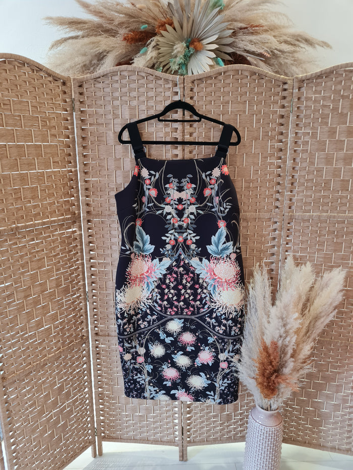 Star by Julien McDonald Black floral dress Size 20 New