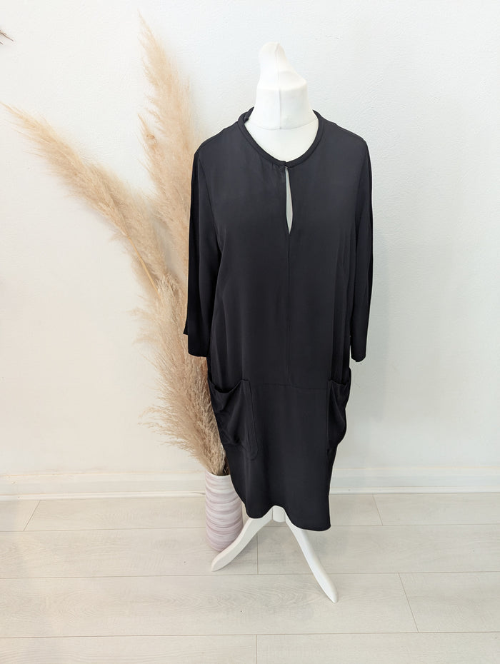 Summum Woman black pocket dress 18